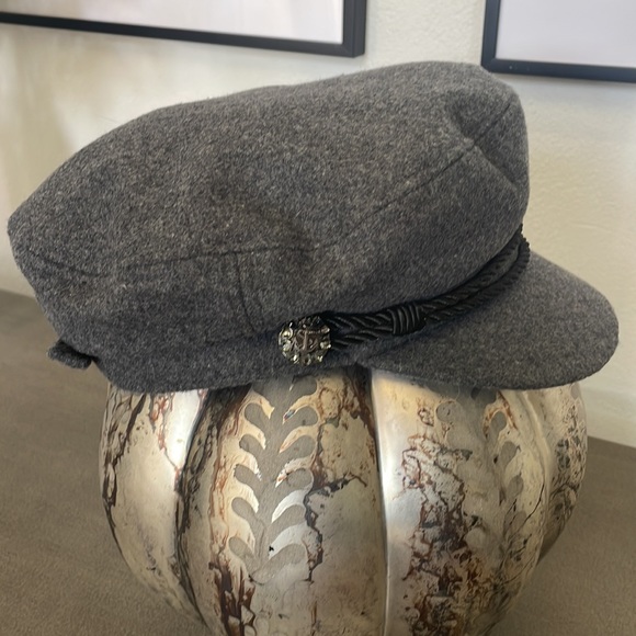 Glitzy Bella Brand Women’s Gray Cap with Black rope,silver button embellishment - Picture 3 of 7